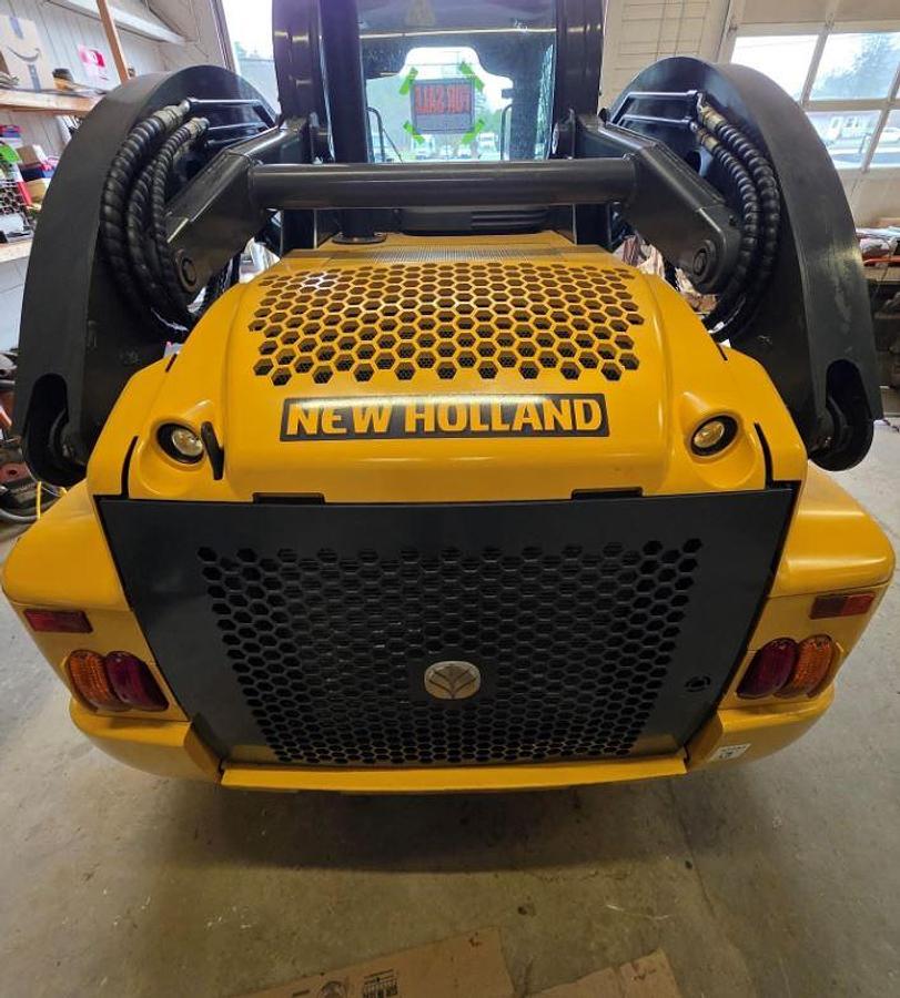 Used 2011 New Holland L225