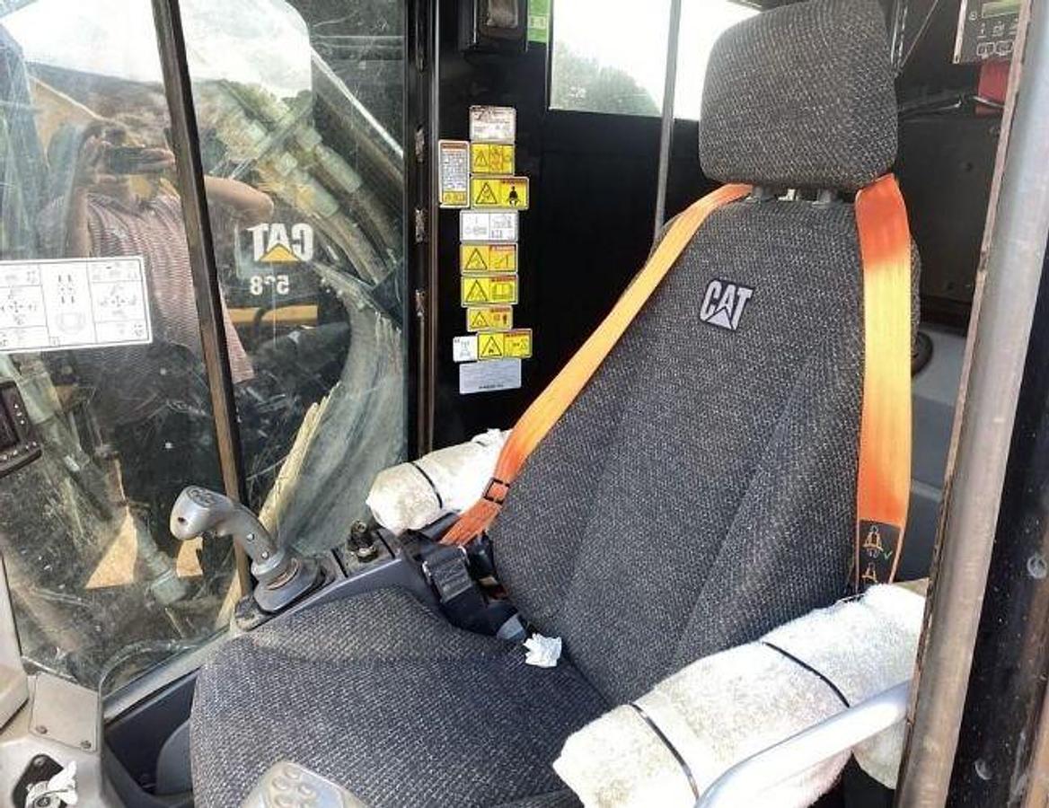 Used 2018 CATERPILLAR 521B