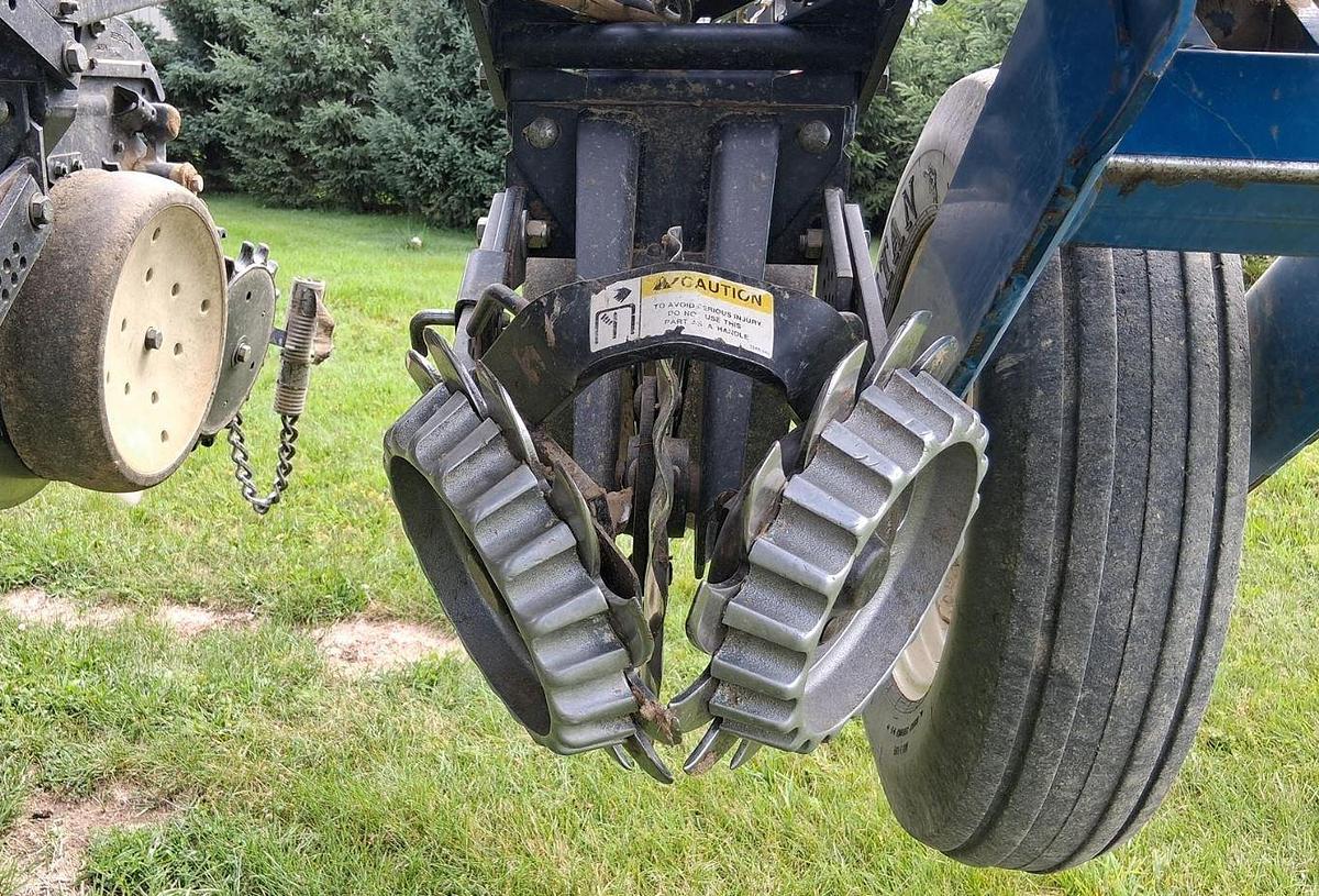 Used 2009 Kinze 3600 Planter