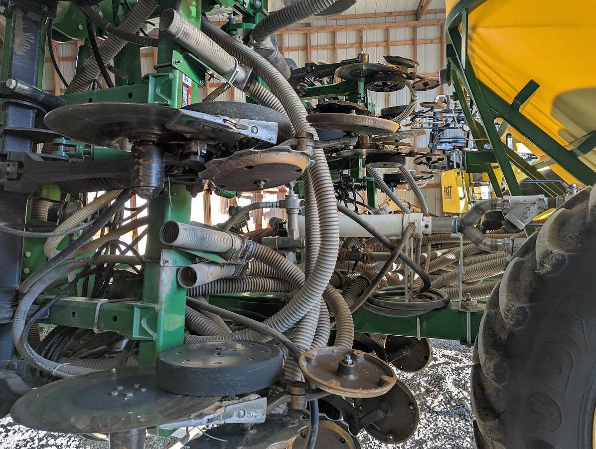 Used 2016 John Deere 2510H Fertilizer Applicator