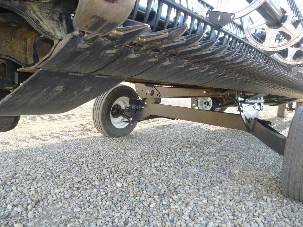 Used 2025 MacDon FD235 Headers