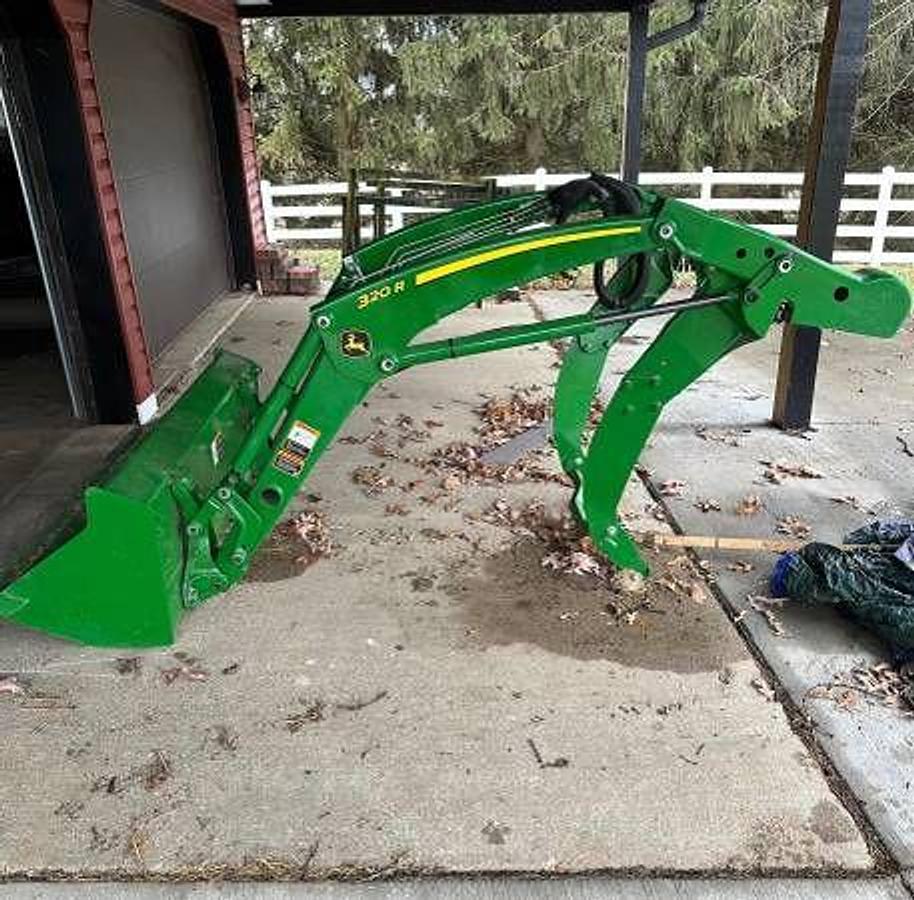 Used 2022 JOHN DEERE 3046R