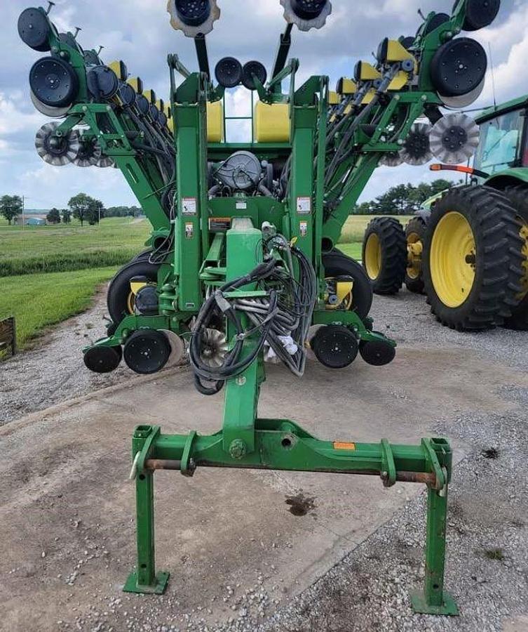 Used 2010 John Deere 1790 Planter