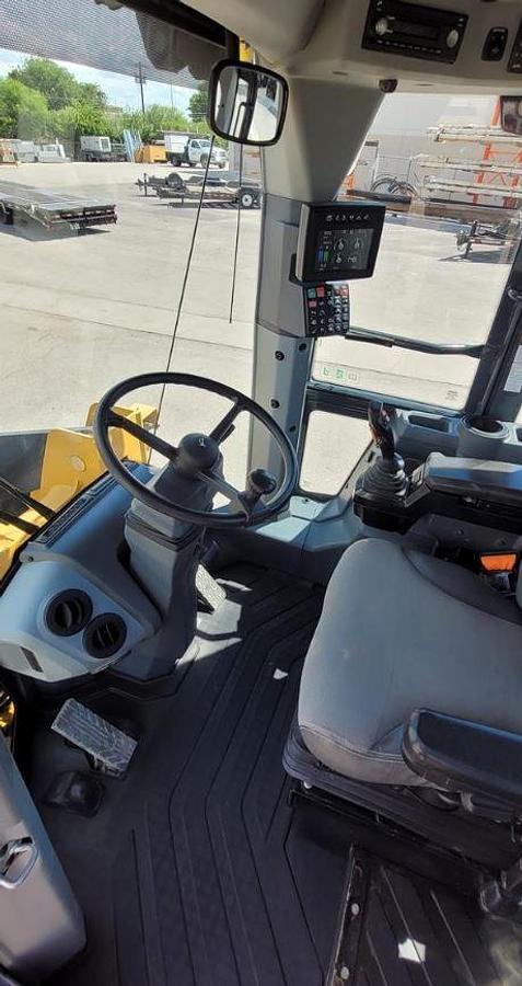 Used 2019 Deere 544L