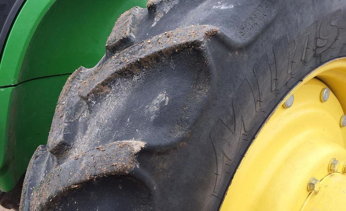 Used 2011 John Deere 7260R Tractor