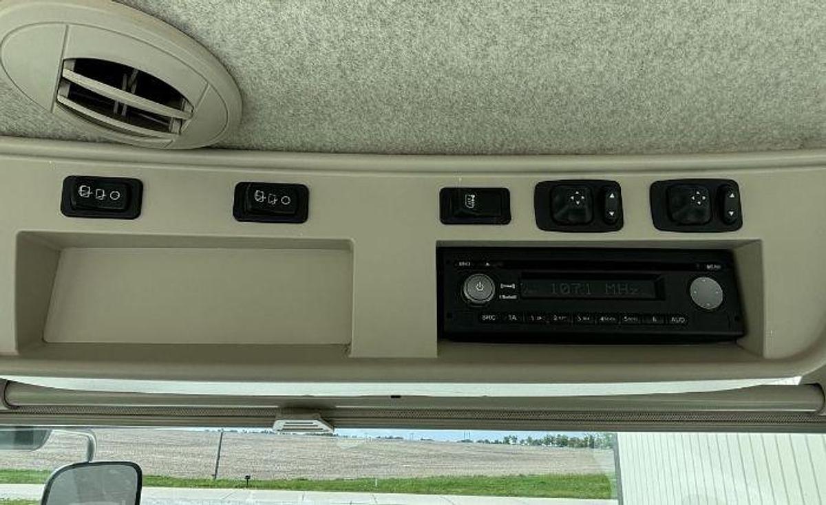 Used 2015 JOHN DEERE 8320R