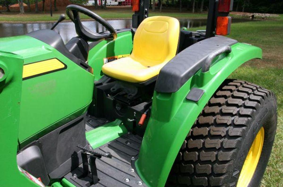 Used 2017 JOHN DEERE 4052M