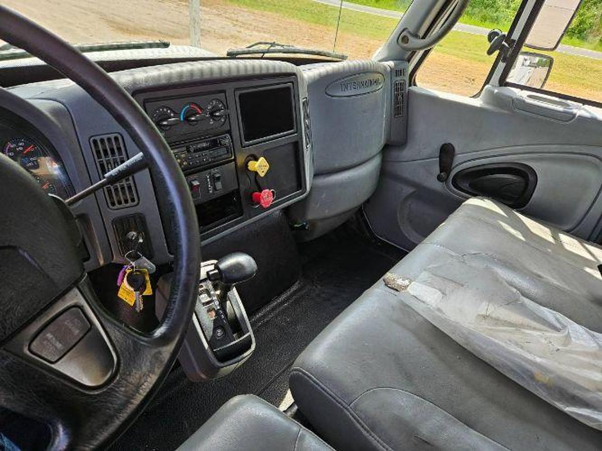 Used 2005 INTERNATIONAL 4300 DT466