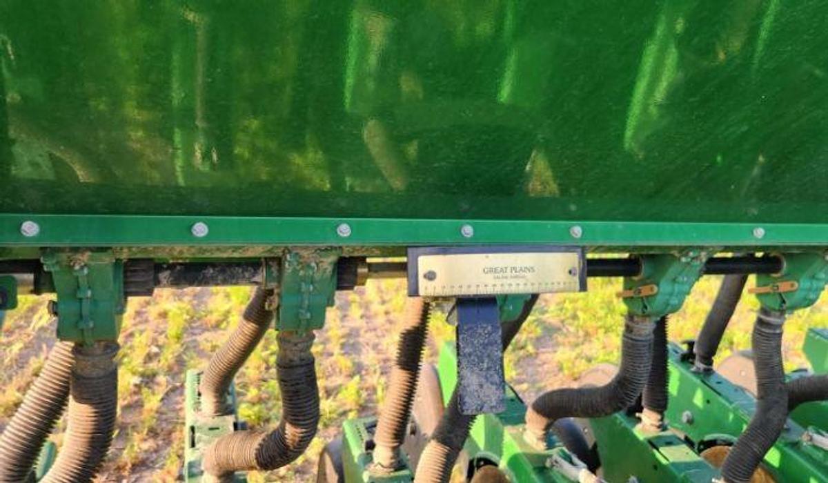 Used 2017 GREAT PLAINS 3S3000HD Grain Drill