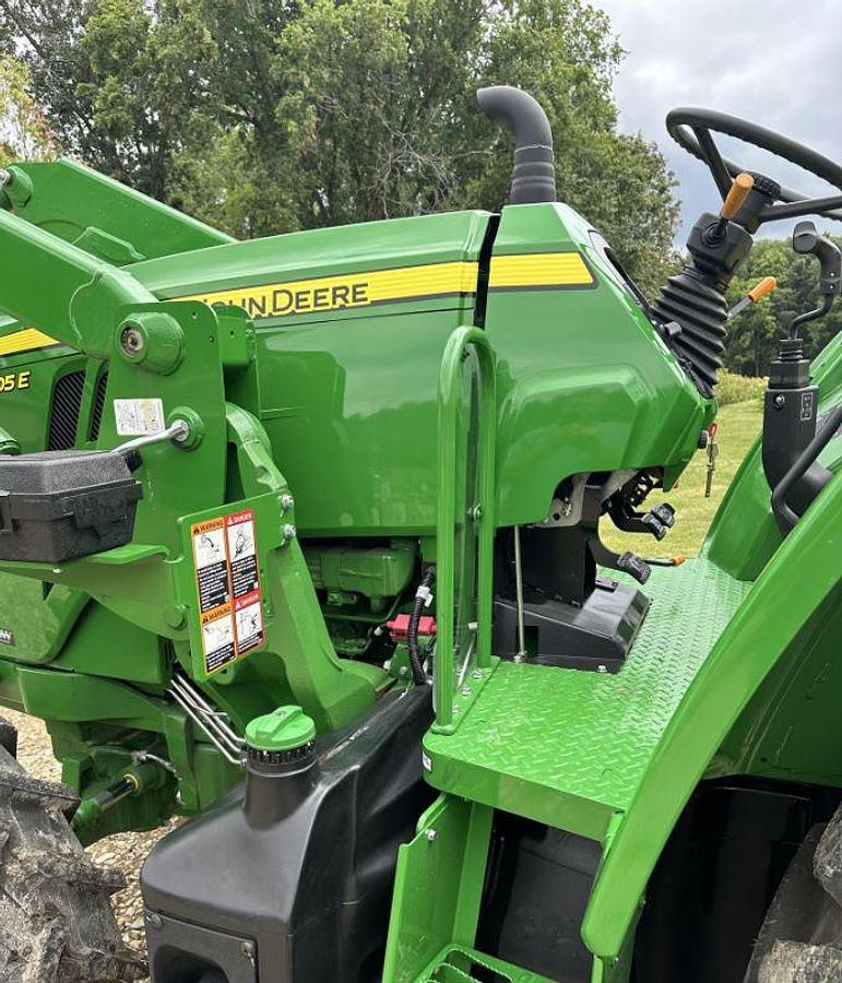 Used 2021 JOHN DEERE 6105E
