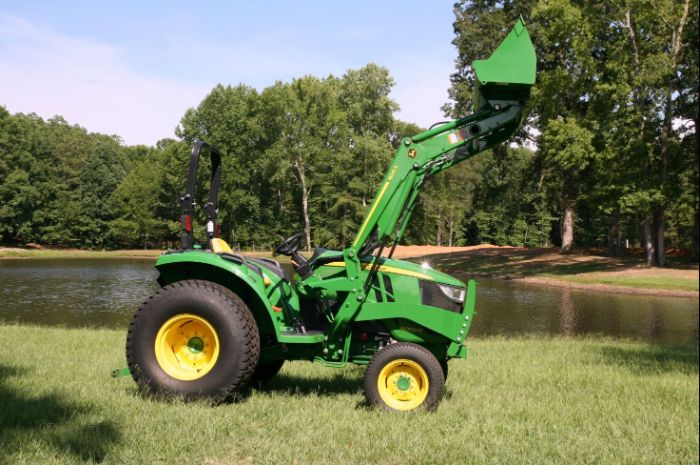 2017 John Deere 4052M