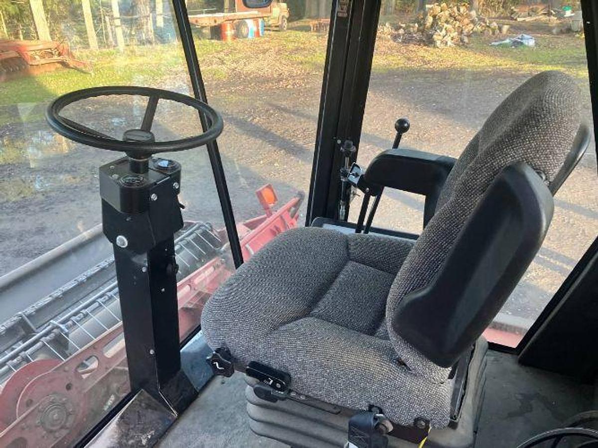 Used 1997 Hesston 8400 Swather