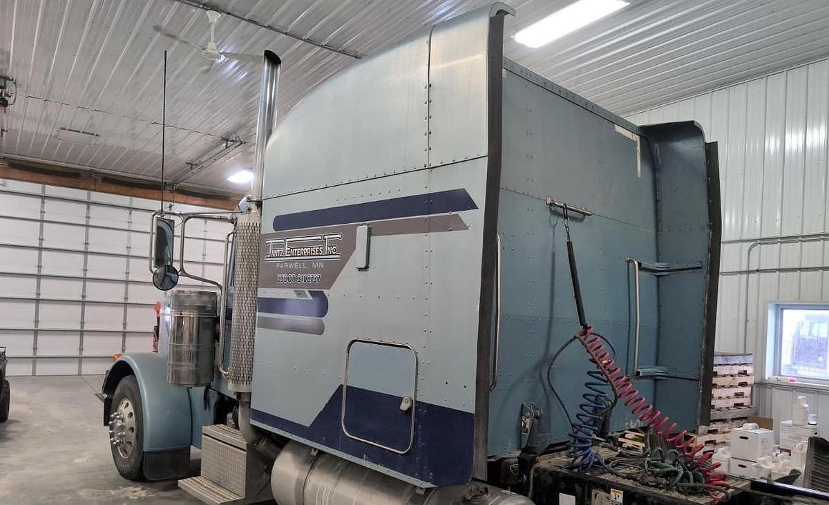 Used 2006 Peterbilt 379EXHD Sleeper Semi Truck