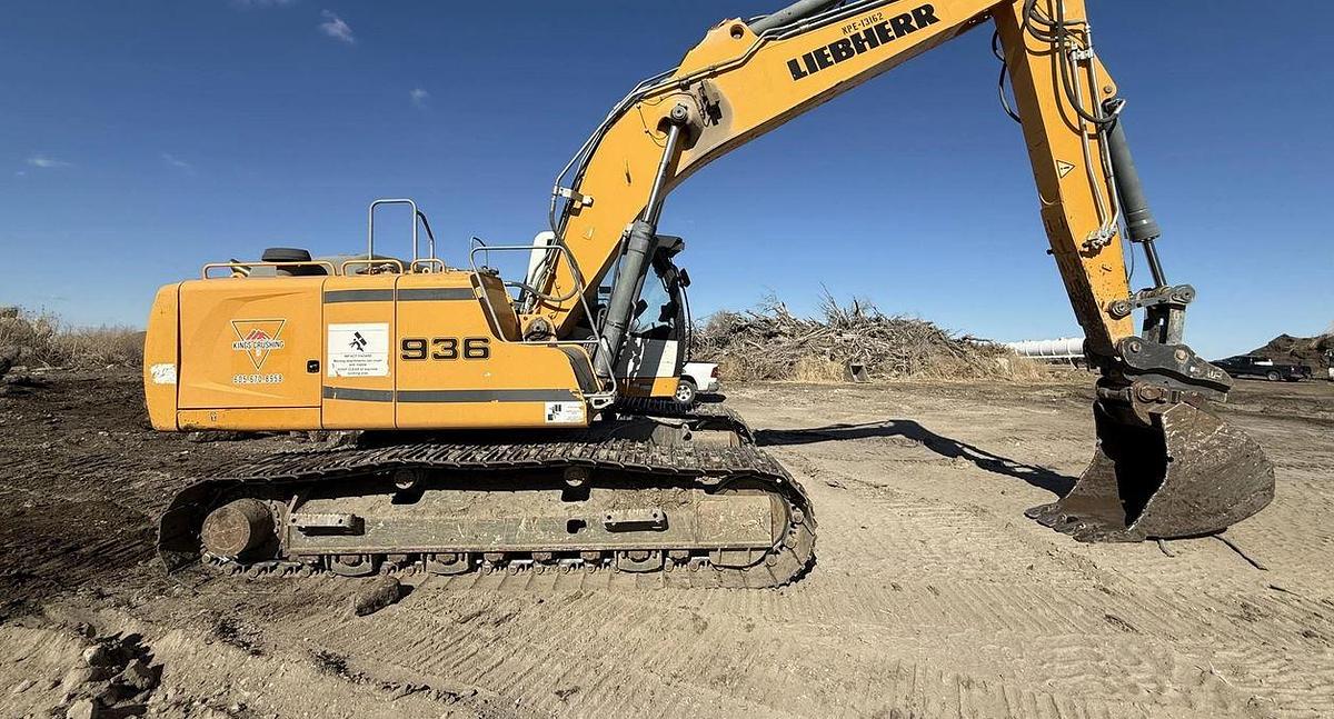Used 2015  LIEBHERR R936 LC Excavator