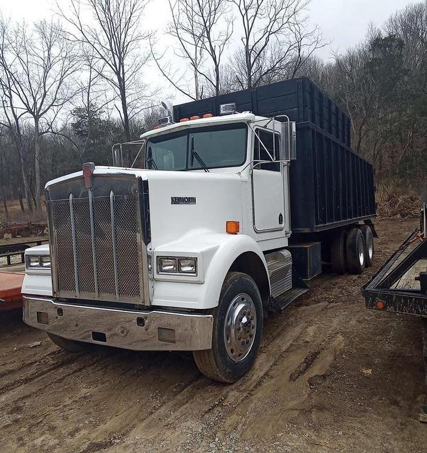 Used 1984 KENWORTH W900 Grapple Truck