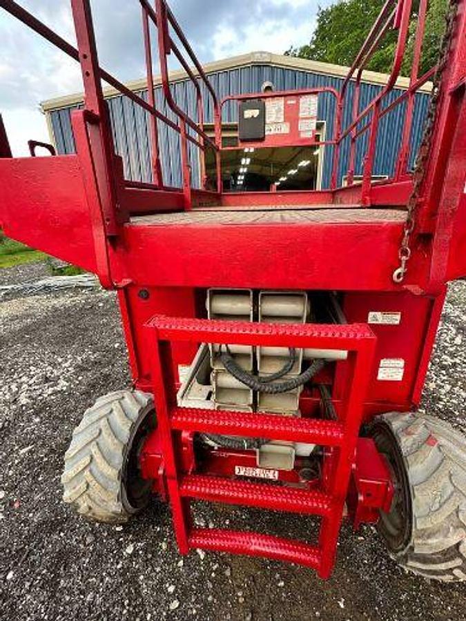 Used 2008 MEC 3772 ES Scissor Lift