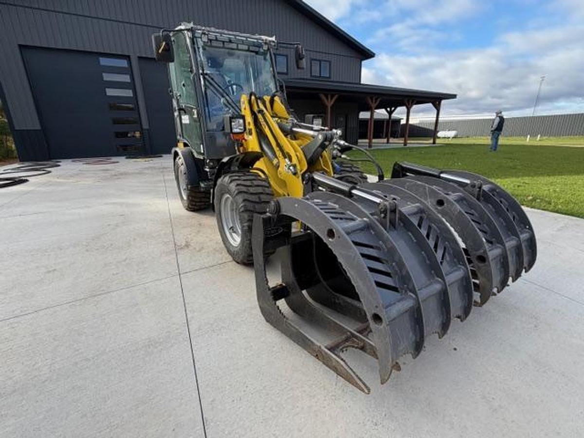 Used 2004 WACKER NEUSON Wheel Loader + Attachment