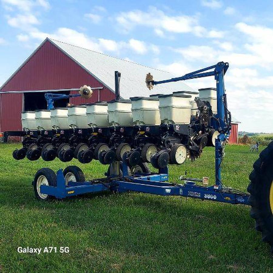 Used 2017 KINZE 3500 Planter