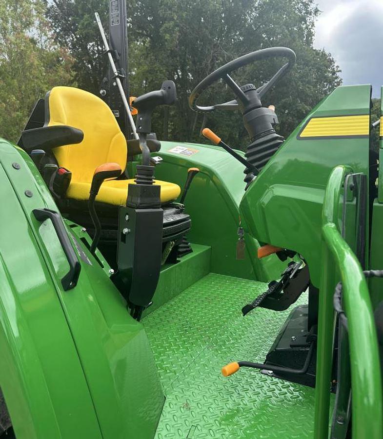 Used 2021 JOHN DEERE 6105E