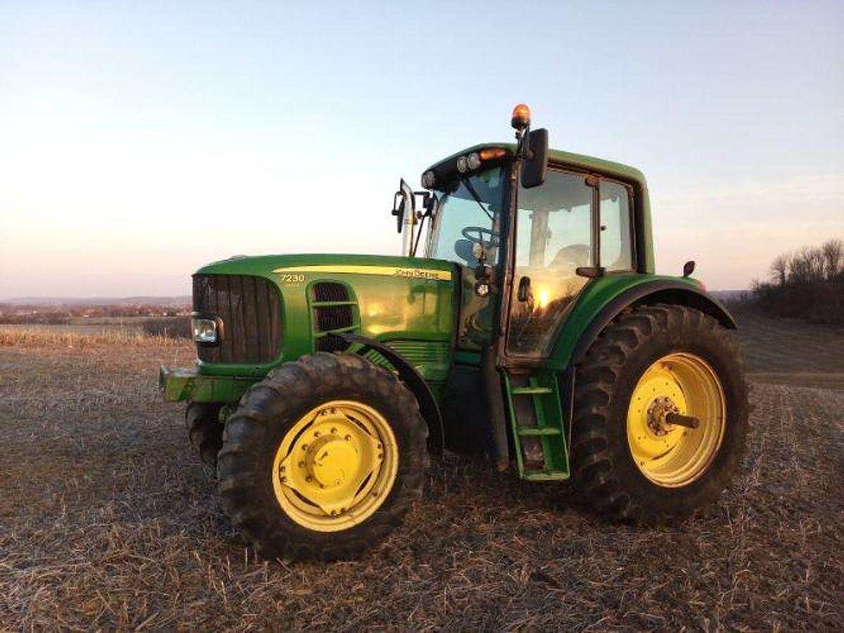 Used 2017 JOHN DEERE 7230