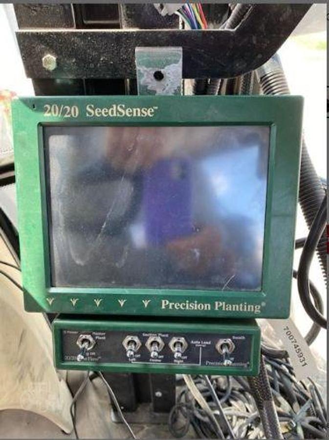 Used 2013 WHITE 8816