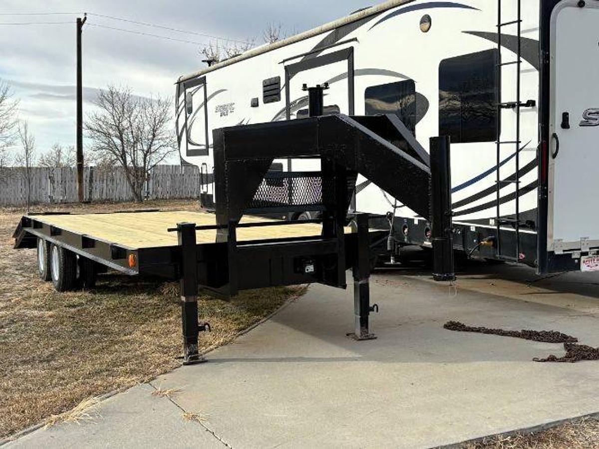 Used 1982 Hart Gooseneck Trailer 20x5