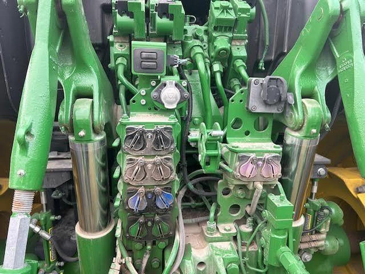Used 2017 JOHN DEERE 6195R