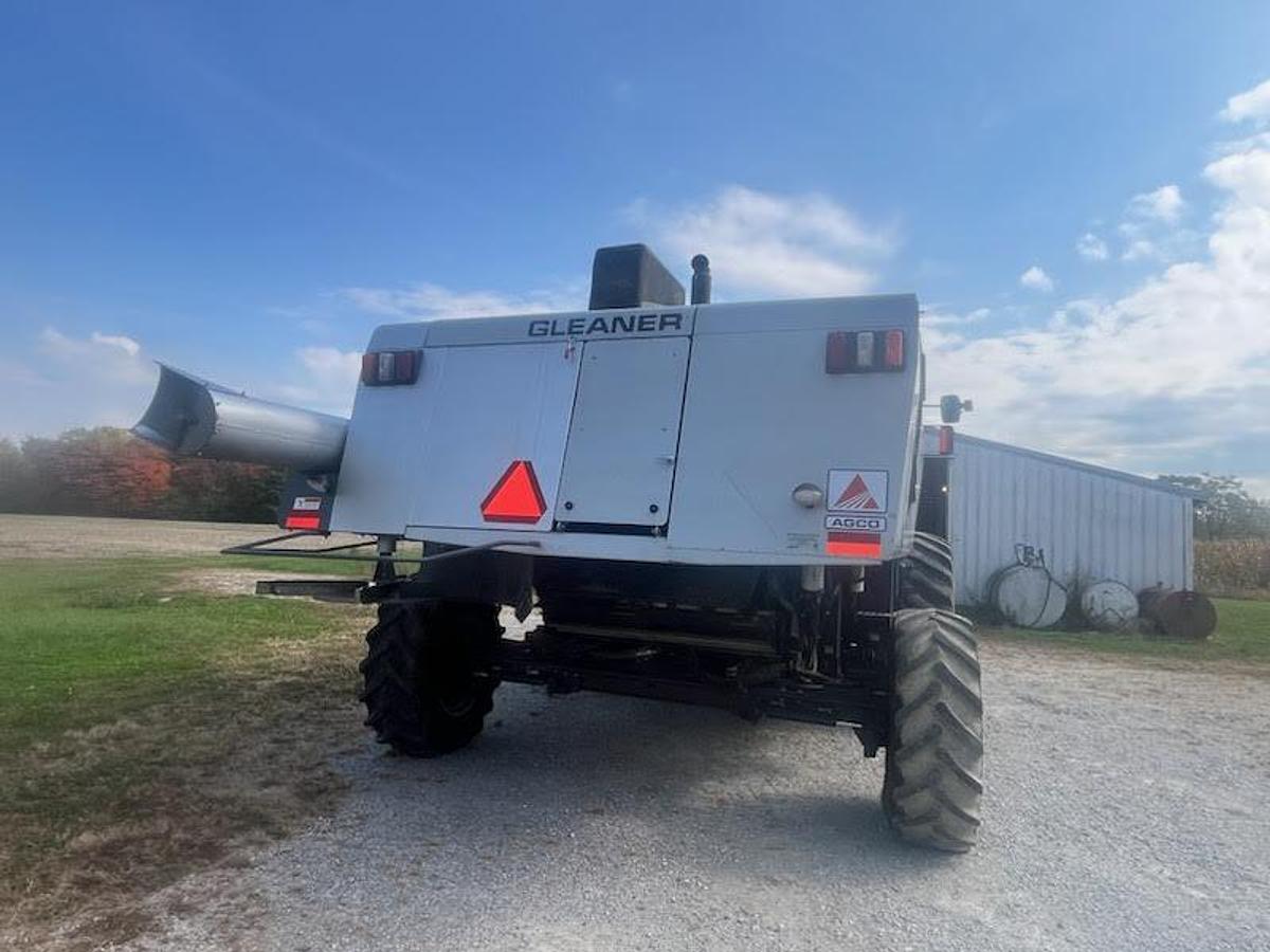 Used 2005 Gleaner R65 Combine