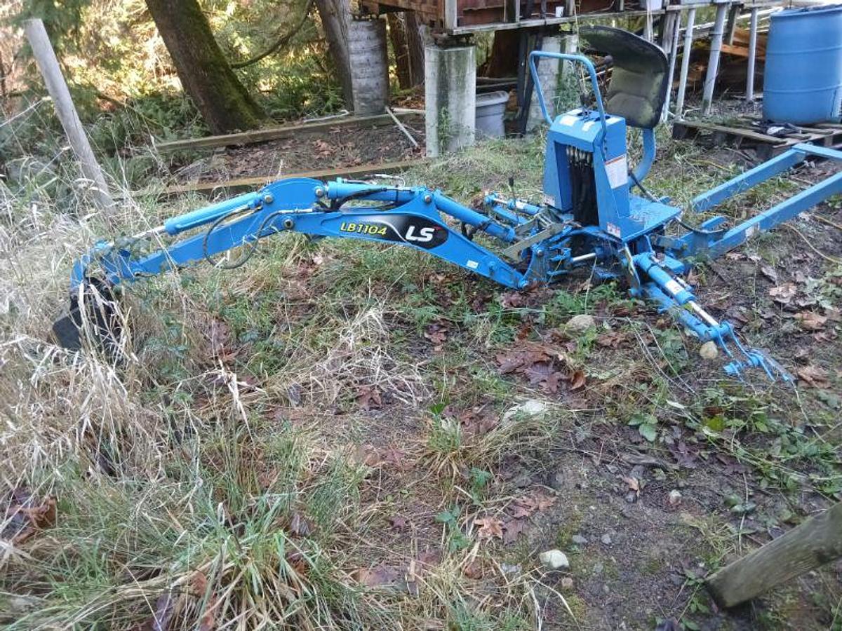 Used 2019 LS XJ2025 Tractor with Backhoe