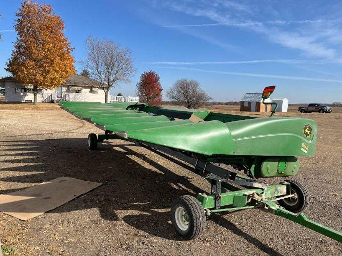Used 2007 JOHN DEERE 893 Corn Head and Head Cart