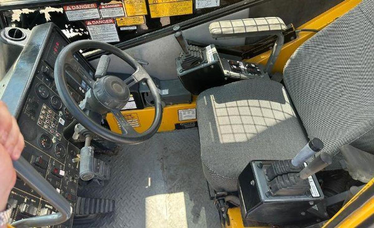 Used 2008 Grove RT890E