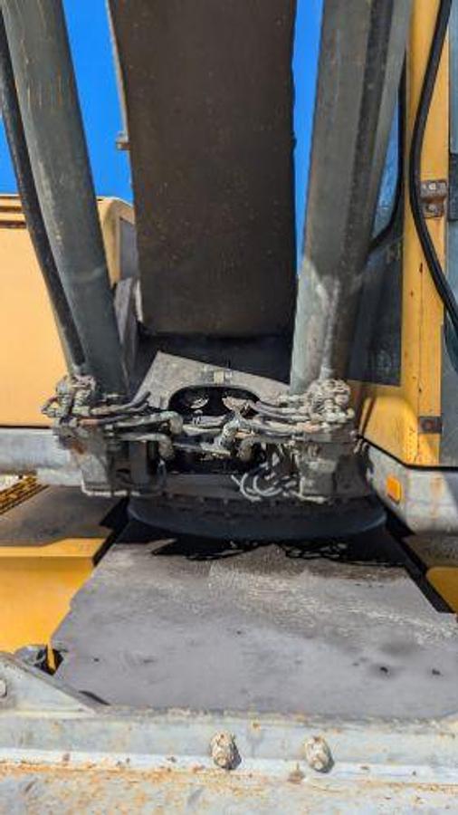 Used 2005 Volvo EW180B