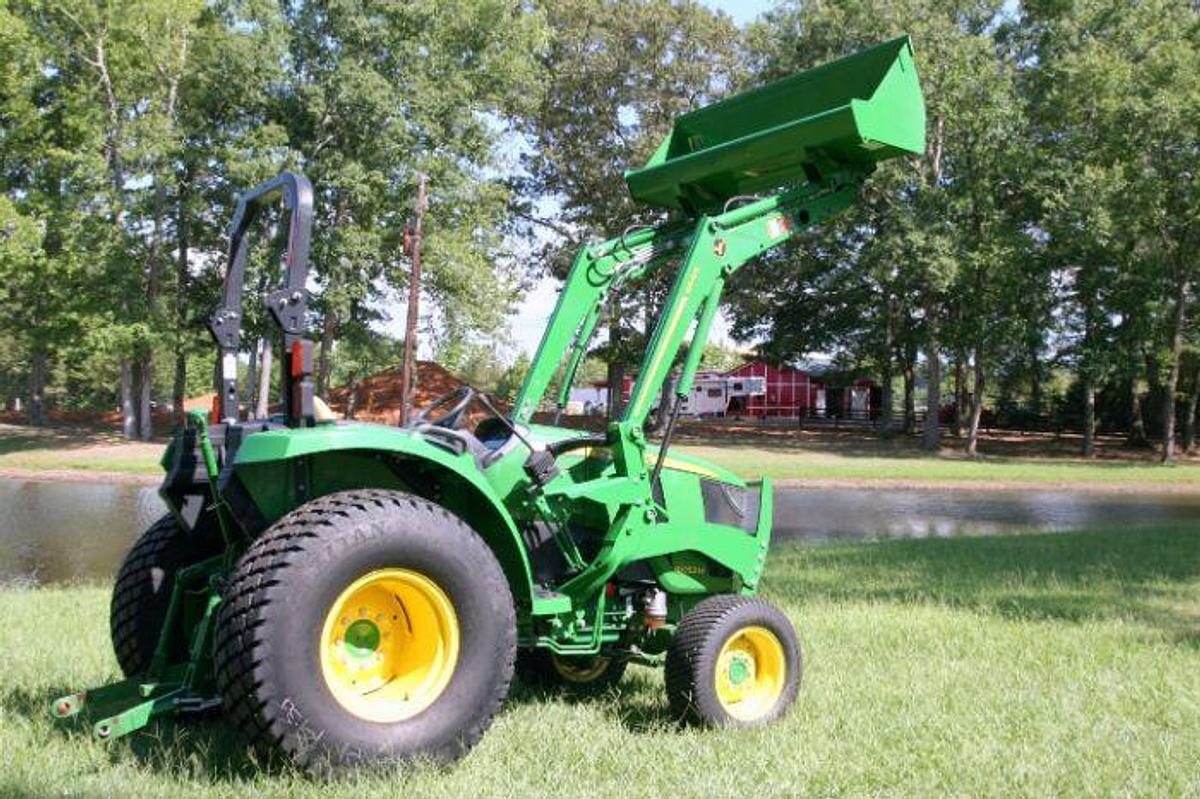 Used 2017 JOHN DEERE 4052M