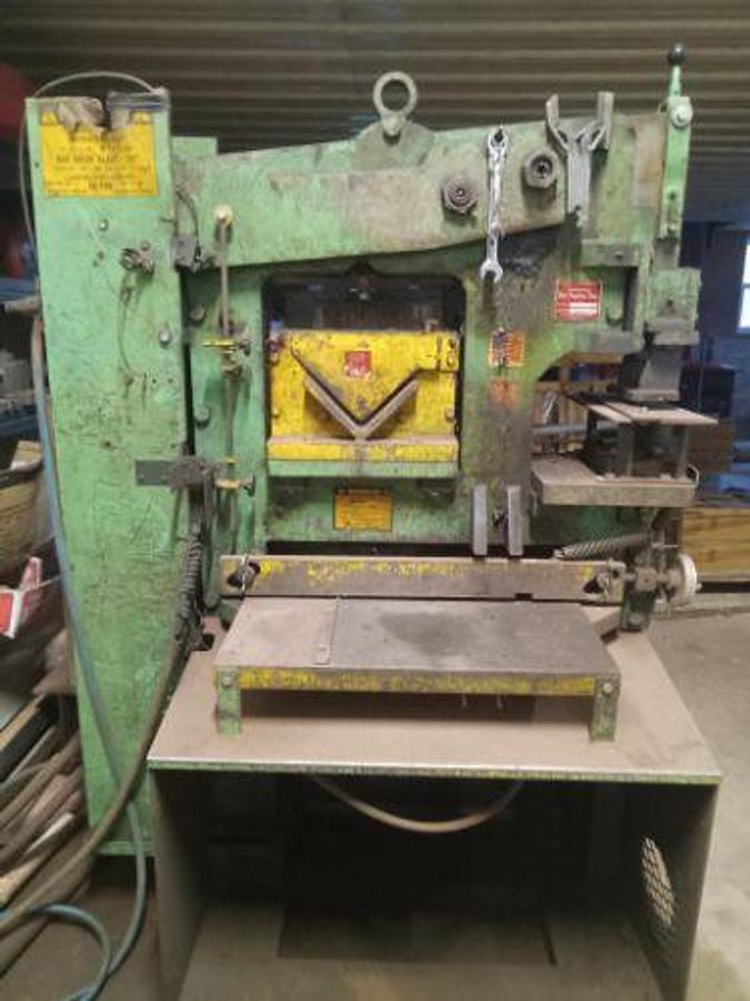 Used 1966 Uni Hydro Ironworker