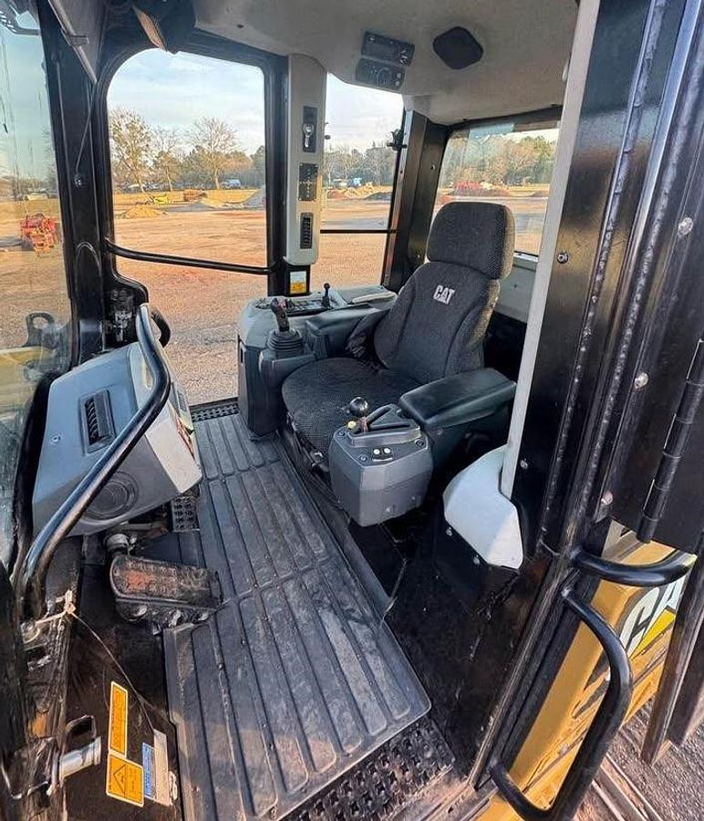 Used 2018 CATERPILLAR 963K Loader