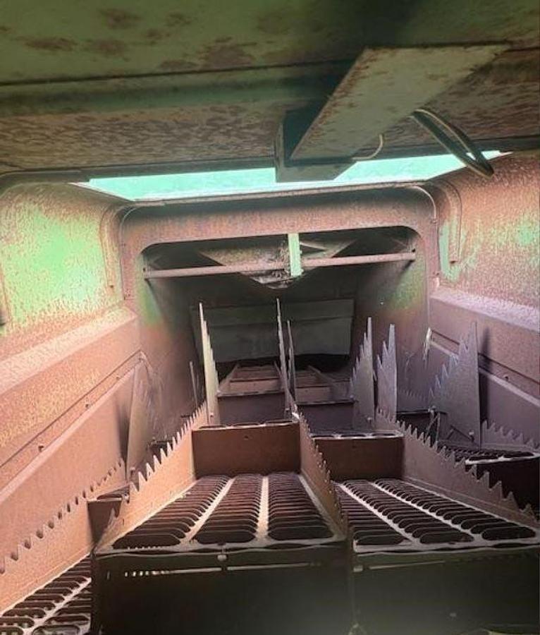 Used 1970 JOHN DEERE 4400 Combine