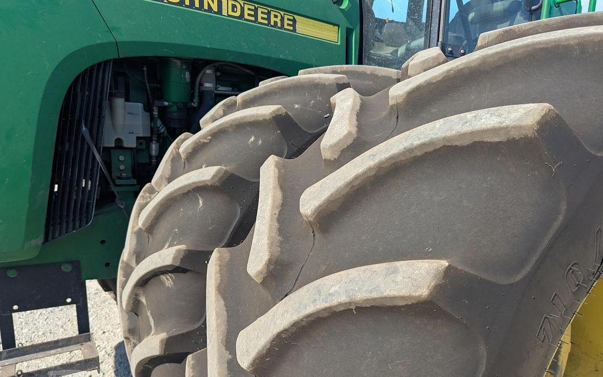 Used 2001 JOHN DEERE 9400 Tractor