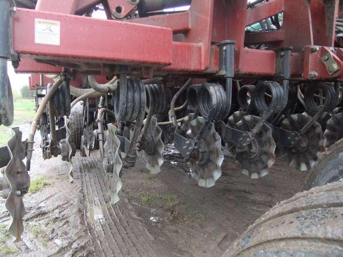 Used 2015 Salford 525 Disc Air Drill and Cart