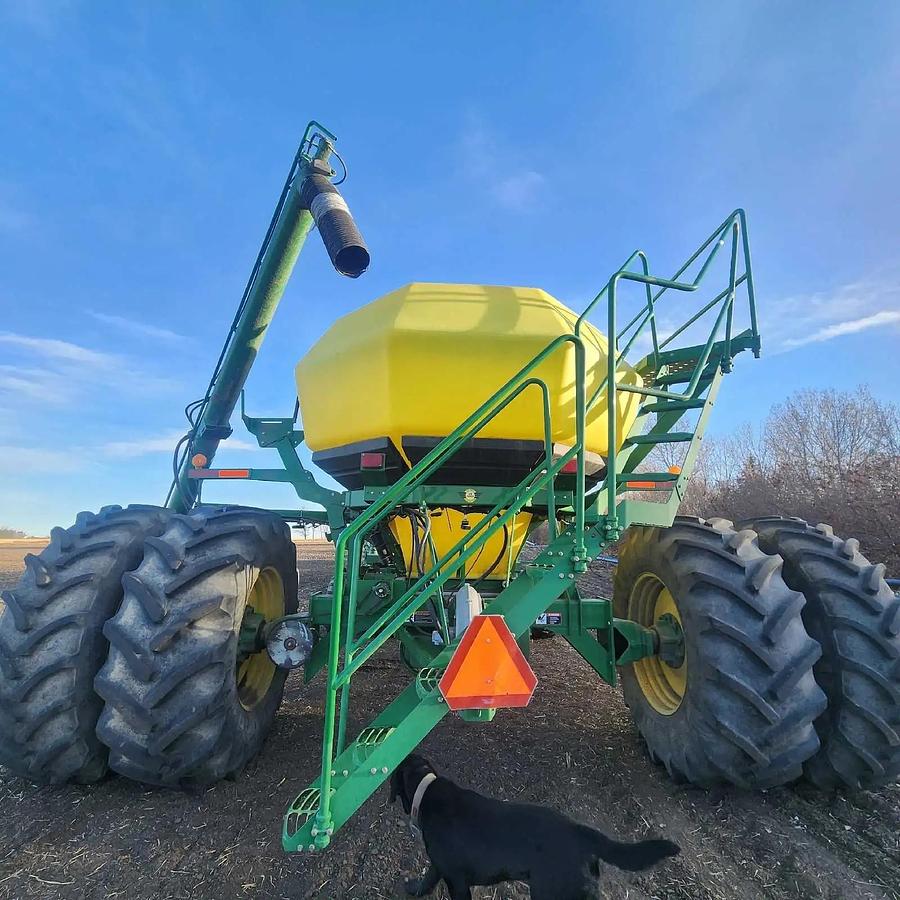 Used 2010 John Deere 1830 airdrill w/1910 cart