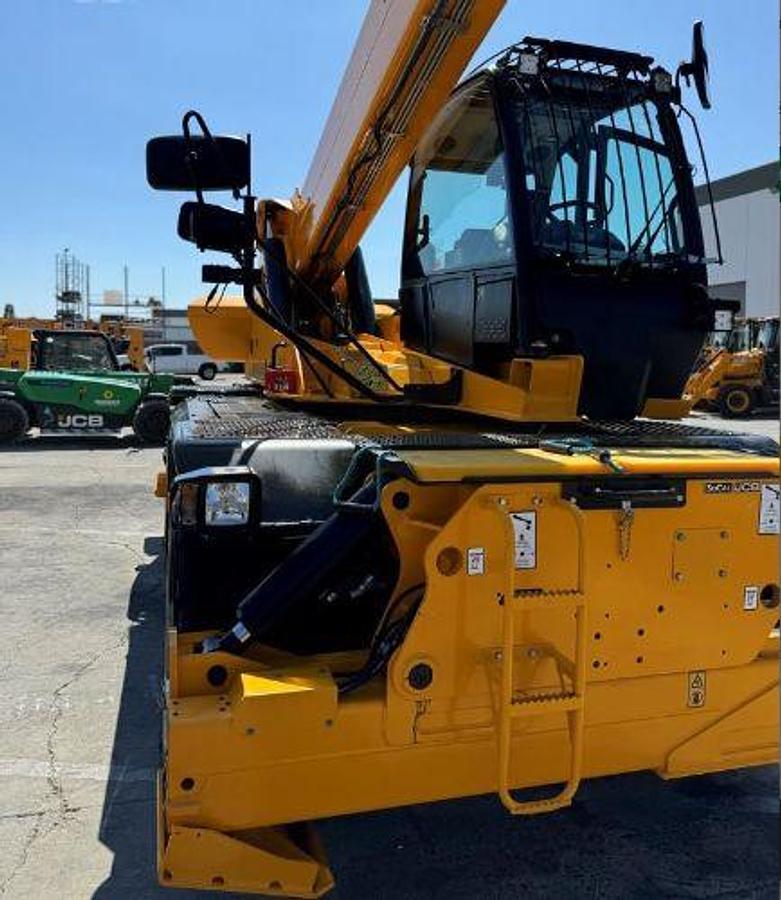 Used 2022 JCB 512 83R