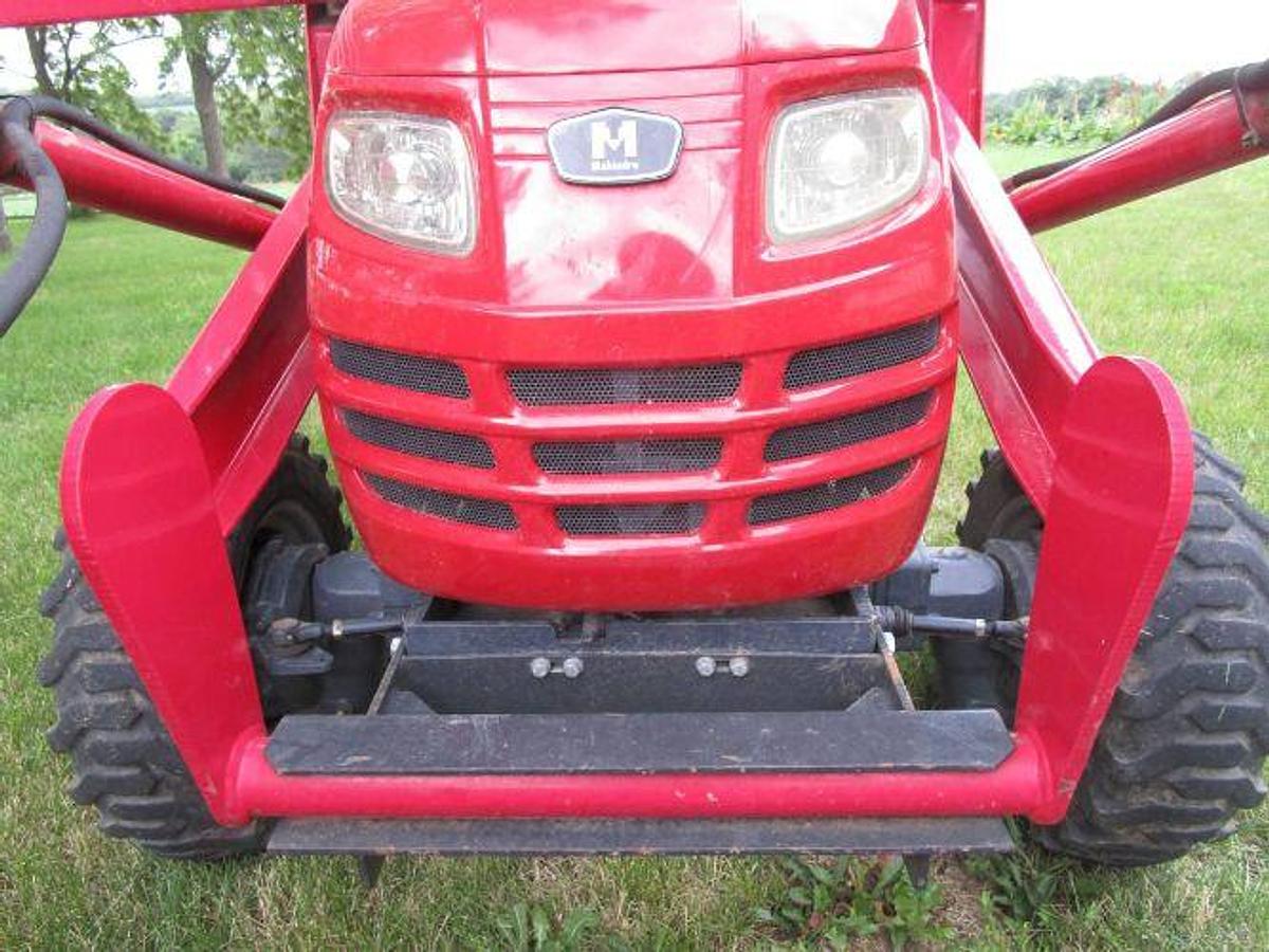 Used 2005 Mahindra 3510 with Loader