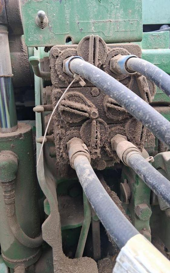 Used 2009 Kinze 3600 Planter