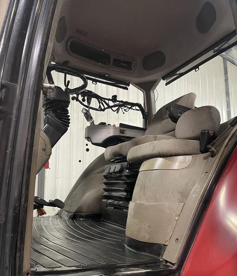 Used 2011 CASE IH MAGNUM 210 CVT Tractor