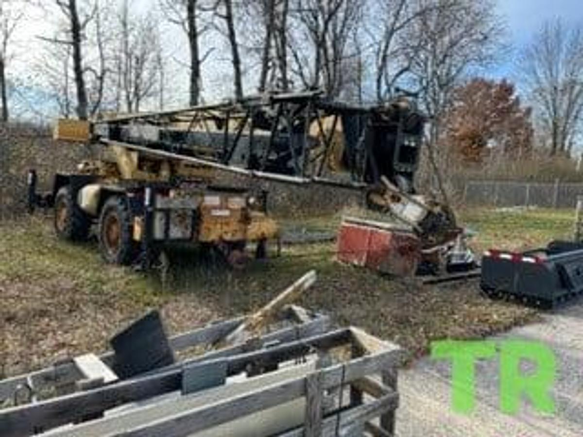 Used 1986 Grove RT422 Crane