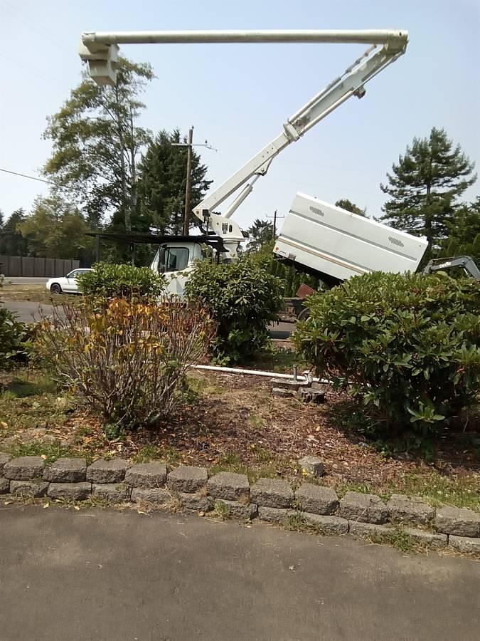 Used 2011 Freightliner Bucket Truck With Chip Box
