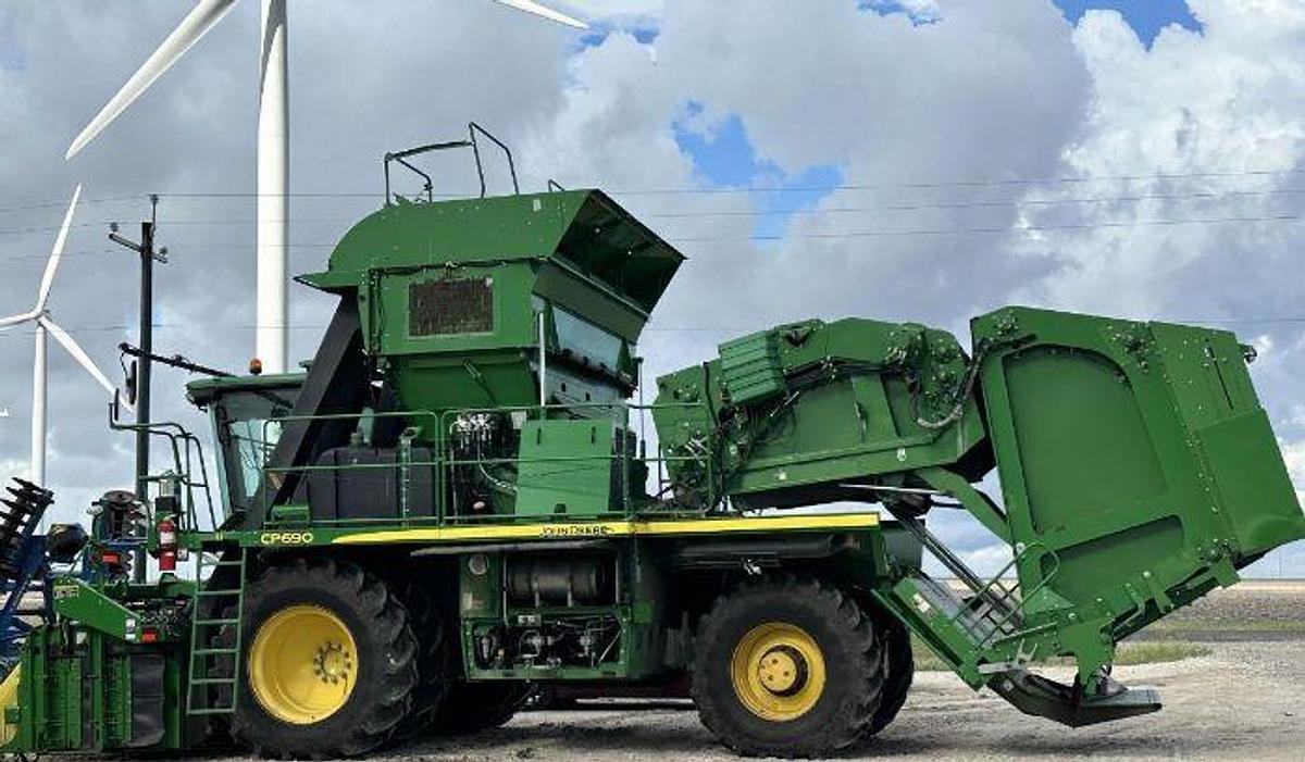 Used 2020 JOHN DEERE CP690