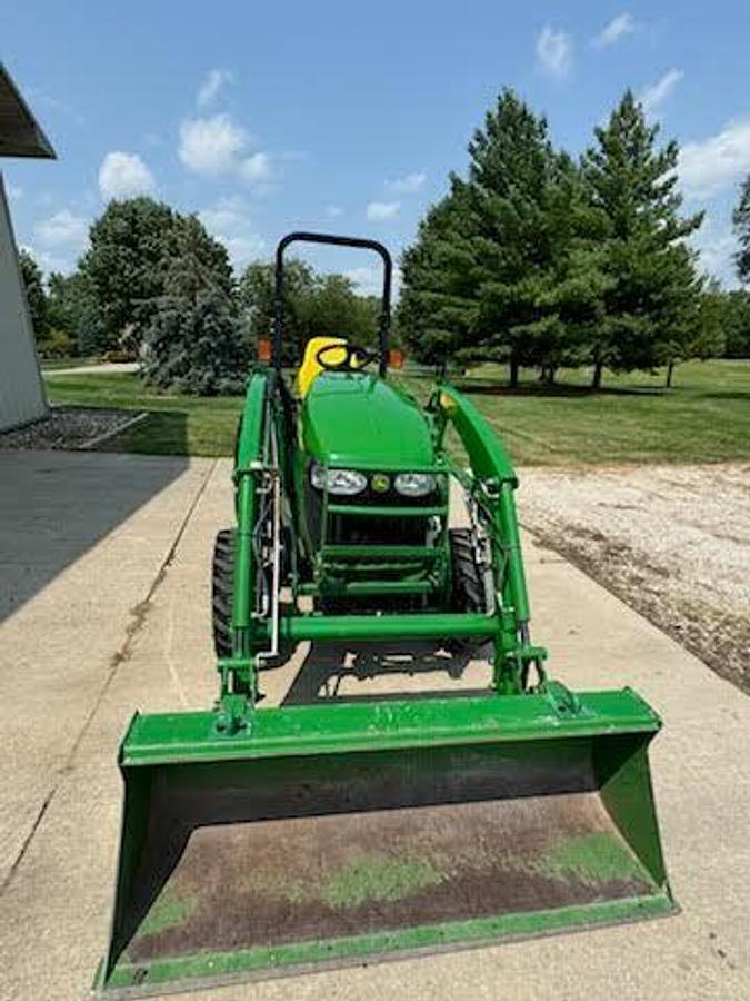 Used 2005 JOHN DEERE 3320