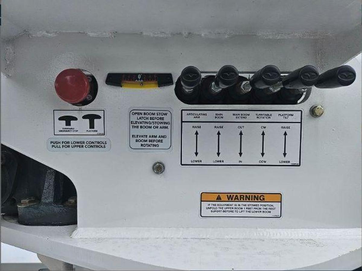 Used 2023 Ford F550 With Mounted On 2023 Axionlift AT4313L