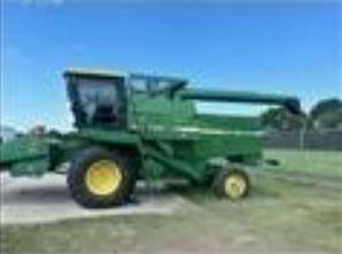 Used 1989 John Deere 7720 Titian 2 Combine