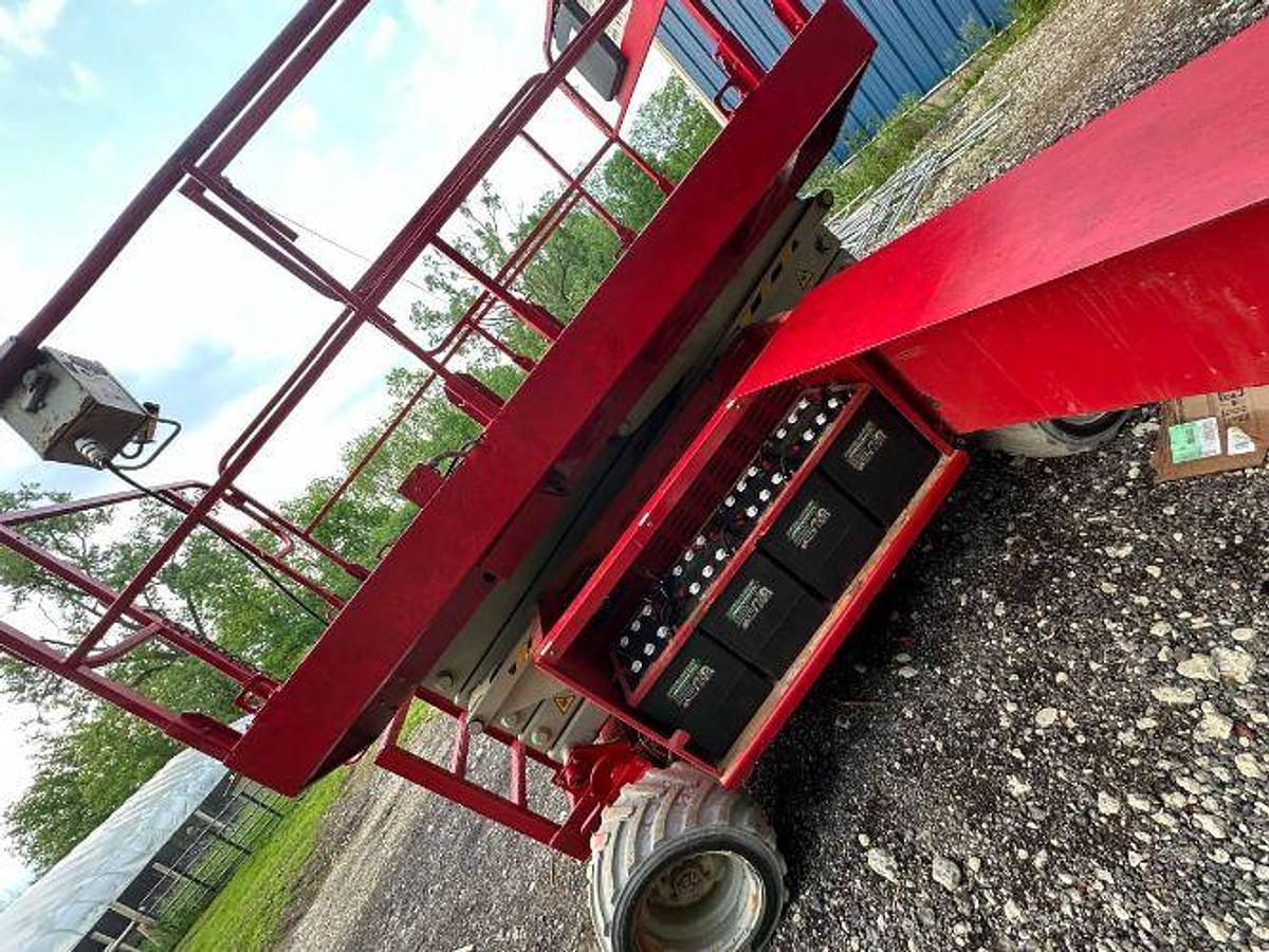 Used 2008 MEC 3772 ES Scissor Lift